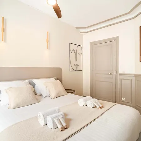 Eiffel Tower * Paris