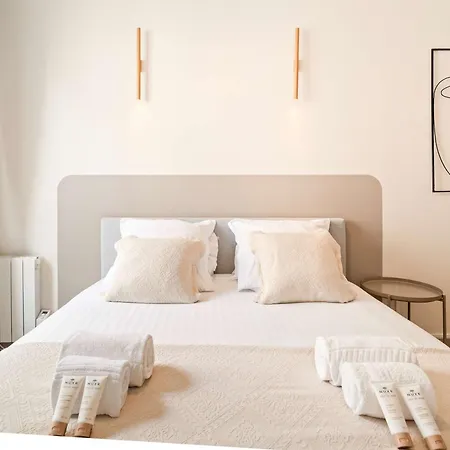 Eiffel Tower باريس