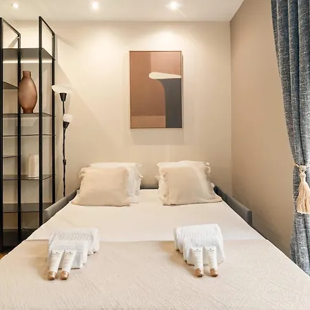 Eiffel Tower Apartment *