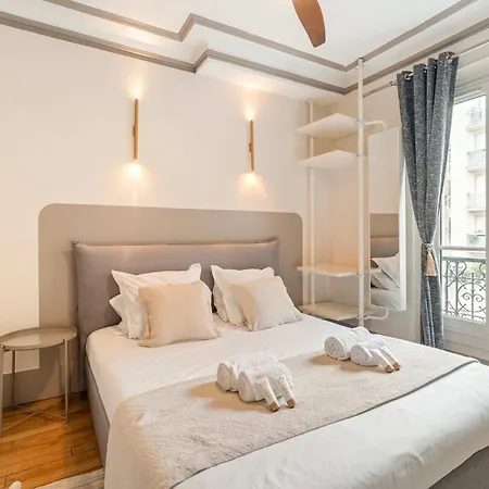 Eiffel Tower * باريس