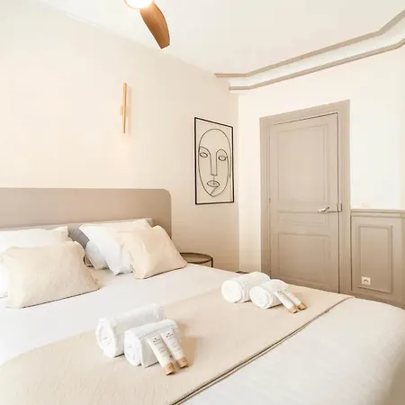 Eiffel Tower * Paris